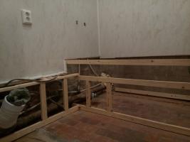 Przemienienie nudny łazienka w zadbanej łazience. Ekonomiczne naprawy. Panele PCV: montaż ścian i sufitu.