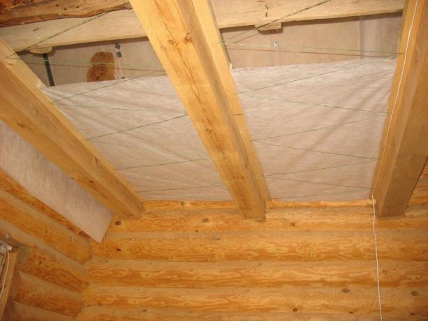 izolacja cieplna podłóg w drewnianym domu