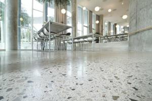 Polerowany beton: jak zrobić tanie i oryginalne podłogi