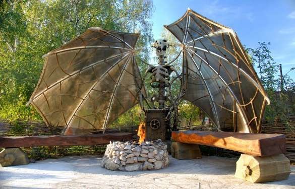 Dragon - opiekun paleniska jako grill na miejscu zdjęcie: Design Studio UNFORMAT (Moskwa).