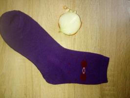 Dlaczego kładę cebulę w skarpetkach: 5 powodów aplikacji