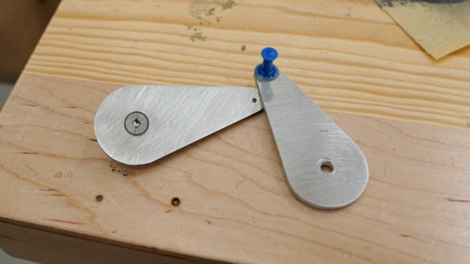 ze strony https://ibuildit.ca/tips/making-a-compact-compass/