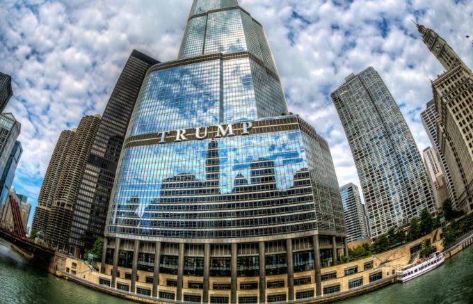 To budynek, w którym mieści się mieszkanie 3-piętrowy Trump w penthouse na górnych piętrach. (Źródło Obrazu - Yandex-pictures)