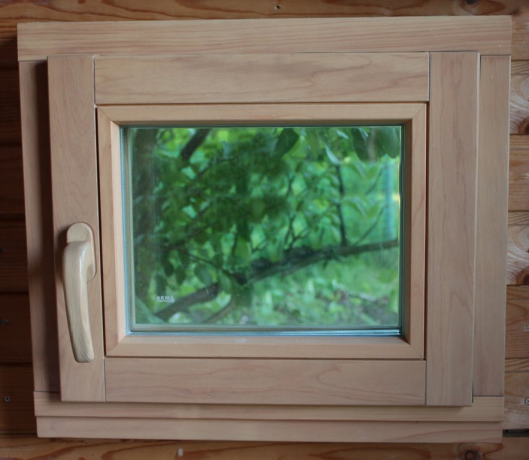 Okna drewniane z olchy. Serwis fotograficzny ze zdjęciami Yandex.