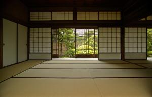 Jak zapomnieć o kurzu: japoński minimalizm