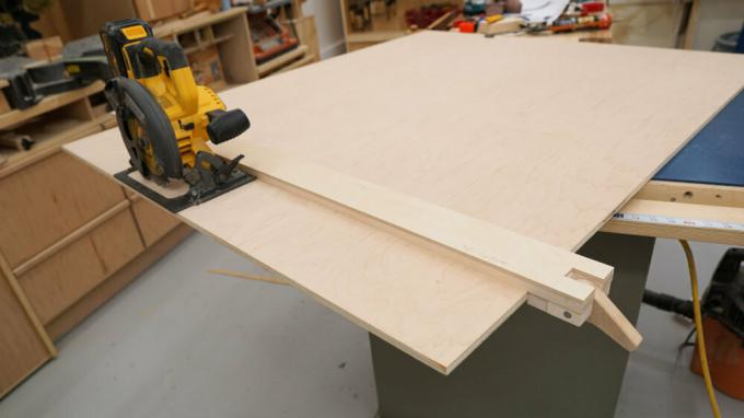 ze strony - https://ibuildit.ca/projects/how-to-make-a-straightedge-guide/