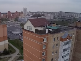Zaplanuj ponownie białoruski: prywatny dom na dachu wieżowców