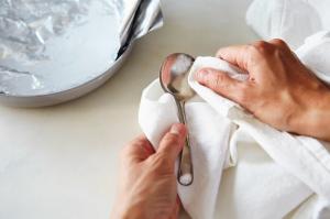 7 sposobów czyszczenia sztućców ze stali nierdzewnej.
